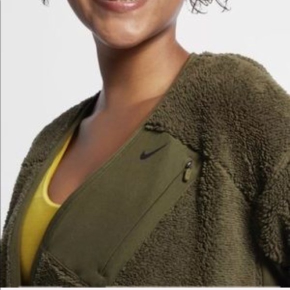 NWT Nike Long Sleeve training wrap top - Picture 2 of 8